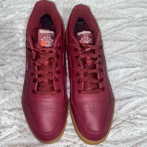 reebok men's classic leather sneaker workout plus burgundy with gum sole Size 12